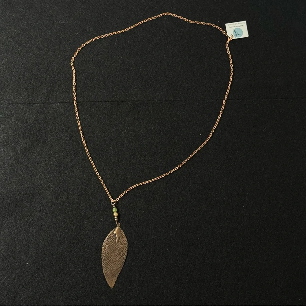 Elegant Gold Leaf Pendant Necklace